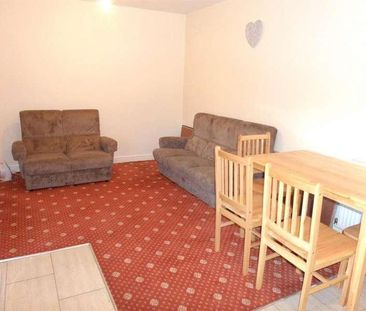 Farm Close, Southall, Middlesex, UB1 - Photo 5