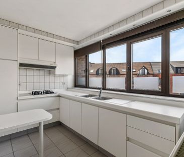 Lichtrijk appartement met 2 slaapkamers, terras en garagebox - Photo 5