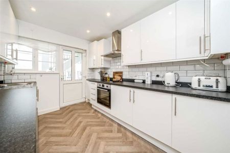 Amblecote Close, SE12, London - Photo 3
