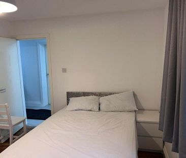 6 bedroom terraced house to rent - Photo 3