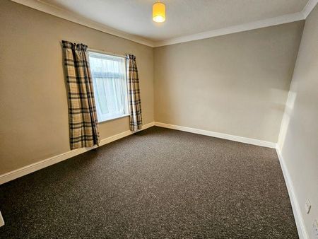 2 Bedroom End-of-Terrace House For Rent - Photo 2