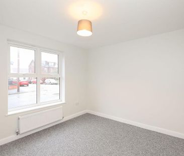 3 bedroom end of terrace house to rent - Photo 2