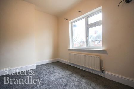 3 bedroom end of terrace house to rent - Photo 4