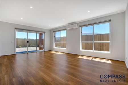 9 Molette Road, Sunbury VIC 3429 - House For Rent | Domain - Photo 3