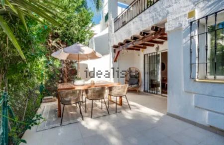 Alquiler de chalet adosado en Nueva Andalucía - Photo 2