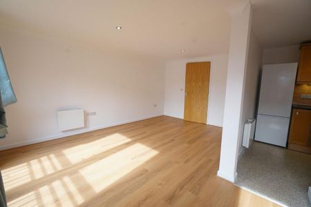2 bedroom flat to rent - Photo 3