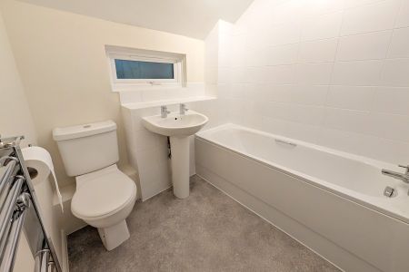 Overthorpe Close, Woking, Surrey, GU21 - Photo 2