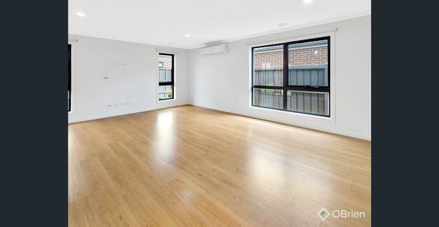 13 Forton Crescent, Cranbourne West, Vic 3977 - Photo 1