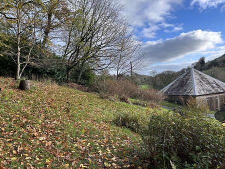A character three bedroom Cottage in a peaceful location forming part of the Trebartha Estate to let on an Assured Shorthold Tenancy for an initial period of 12 - Photo 2