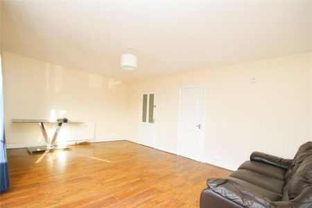 3 bedroom end of terrace house to rent - Photo 4