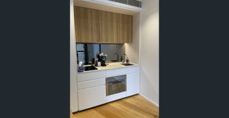 Modern onebedroom unit in Wonderland Central park - Photo 3