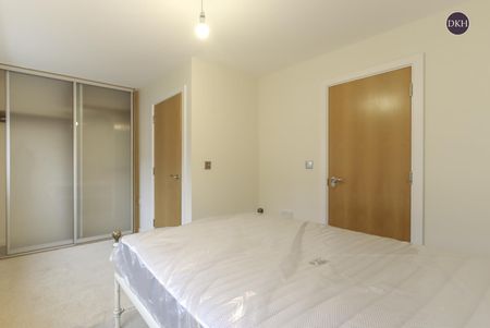 Silver Place, Watford, Hertfordshire, WD18 - Photo 2