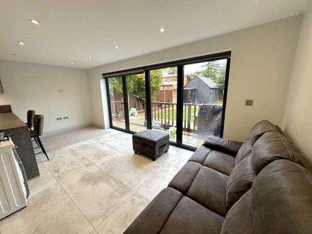 Victoria Road, Windsor, SL4 - Photo 2