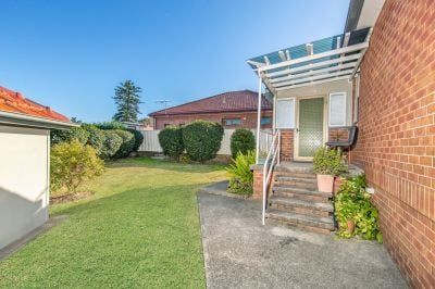 Unique House In Great Location - Photo 4