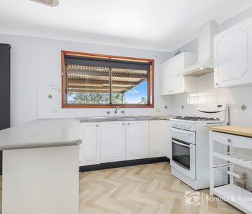 POPULAR WEST ALBURY LOCATION! - Photo 2