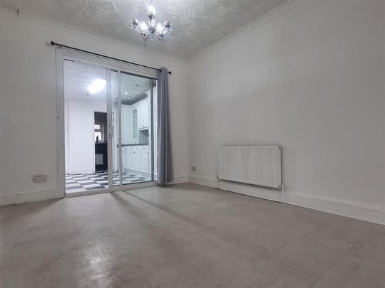 3 bedroom end of terrace house to rent - Photo 1