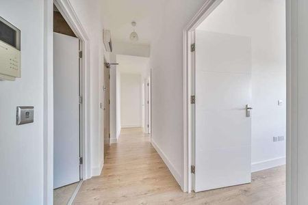 Ballards Lane, North Finchley, N12 - Photo 4
