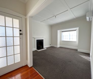 Spacious Modern Bungalow - Photo 2