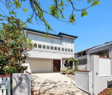 Luxury Family Home with City Views, Internal Lift & Multiple Living... - Photo 1