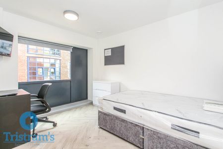 5 bed Apartment for Rent - Photo 4