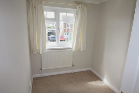 Haselworth Drive, Alverstoke, Gosport, Hampshire, PO12 - Photo 5