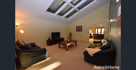 Private, Stylish & Spacious in a leafy premier location - Photo 3