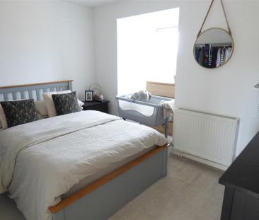 2 bedroom semi-detached house to rent - Photo 3