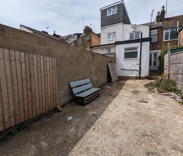 4 bedroom terraced house to rent - Photo 2