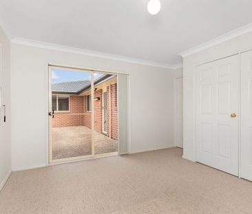 AIR-CONDITIONED LAKESIDE LIVING IN WARNERS BAY - Photo 3