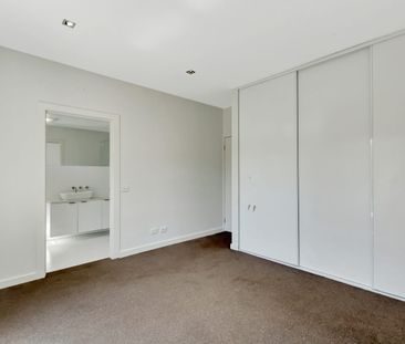 STYLISH AND FUNCTIONAL - Photo 1