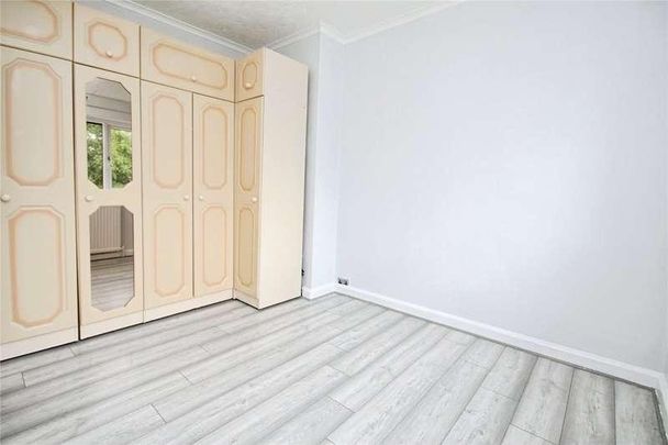 Rowdowns Road, Dagenham, RM9 - Photo 1