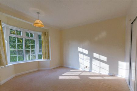 2 Bedroom Flat / Apartment - Firgrove Court, Farnham - Photo 3