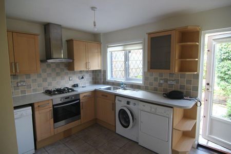 2 bedroom end of terrace house to rent - Photo 4