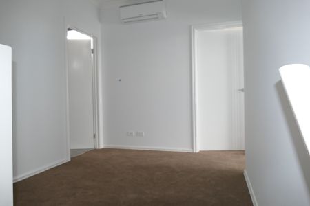 26B Raymond Street, Ashwood VIC 3147 - Townhouse For Rent | Domain - Photo 4