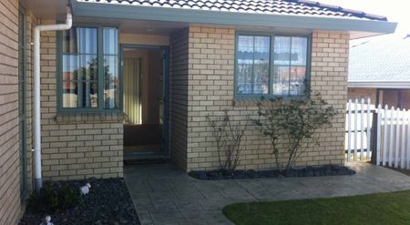 3 Bedroom Standalone Classic Beauty - Photo 5