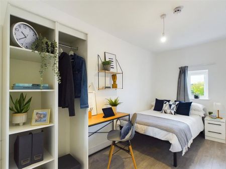 1 bedroom in a house share to rent - Photo 2