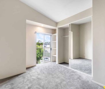 Bright and Spacious 2-Bedroom Unit in a Convenient New Lynn Location - Photo 1