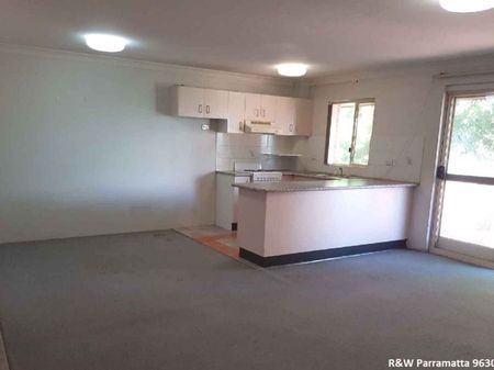Neat 2 Bedroom Apartment In Desirable Location - Photo 4