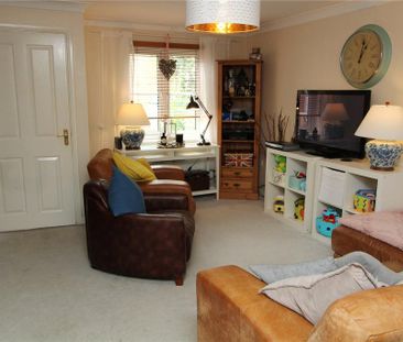 3 bedroom end of terrace house to rent - Photo 1
