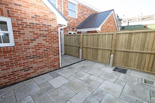 2 bedroom terraced house to rent - Photo 1