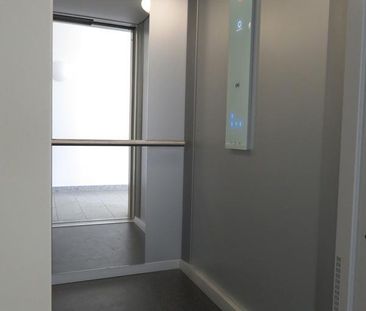 schicke 2-Zimmer-Wohnung mit Balkon und Aufzug in zentraler Innenst... - Foto 1