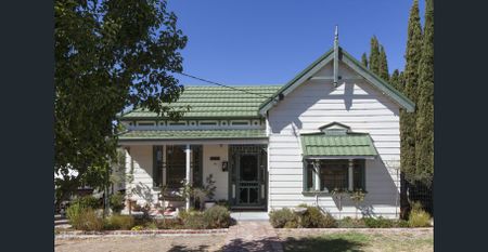 Charming Victorian, fully furnished home - in Prime Schools Precinct! - Photo 5