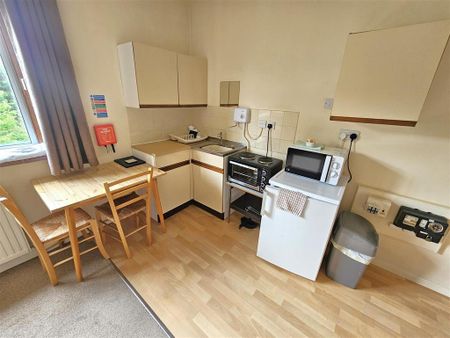 1 bedroom in a house share to rent - Photo 3