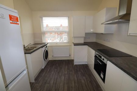 3 bedroom apartment to rent - Photo 5