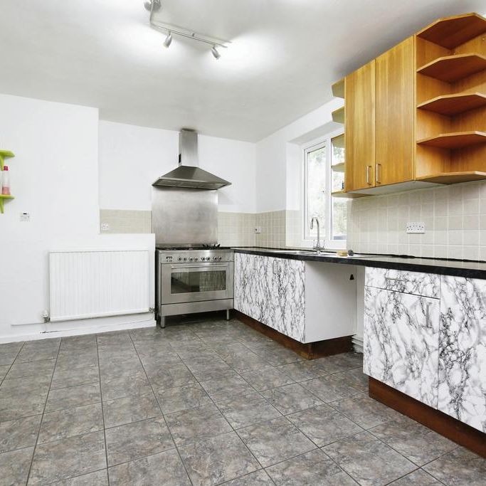 4 bedroom terraced house to rent - Photo 1