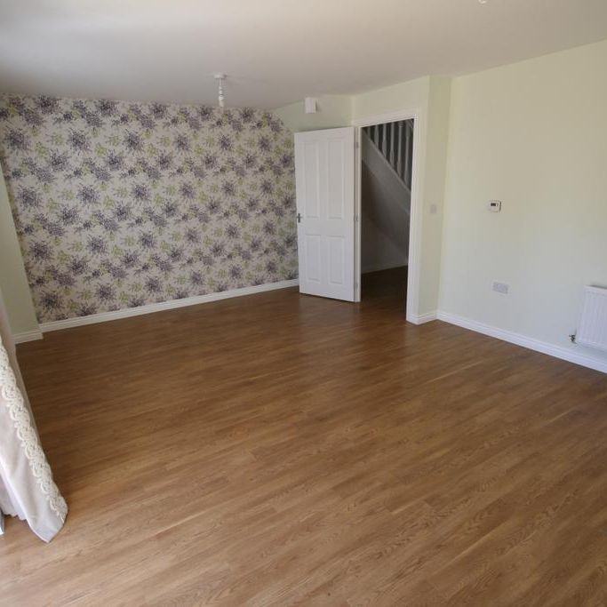 3 bedroom semi-detached house to rent - Photo 1