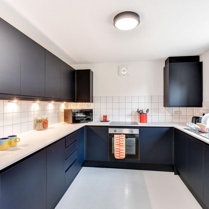 1 bedroom in a house share to rent - Photo 1