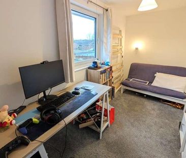 Goldsworth Park, Woking, Surrey, GU21 - Photo 3