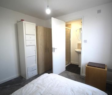1 Bedroom Room To Let - Photo 2