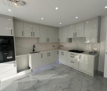 4 bedroom end of terrace house to rent - Photo 4